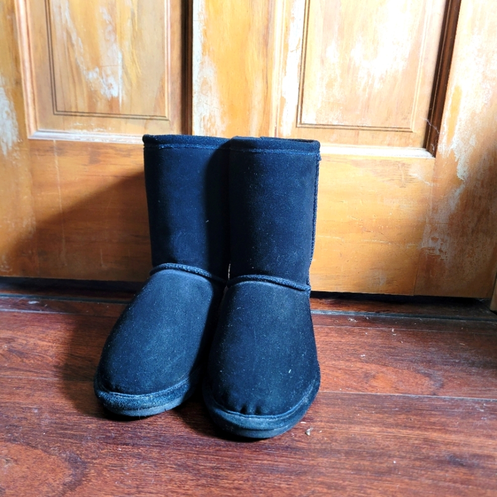 Bearpaw Youth Black Boots, Size 5 - Picture 7 of 8